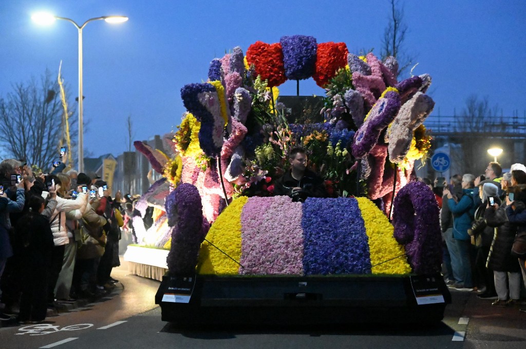 ../Images/Verlicht bloemencorso 2025 023.jpg